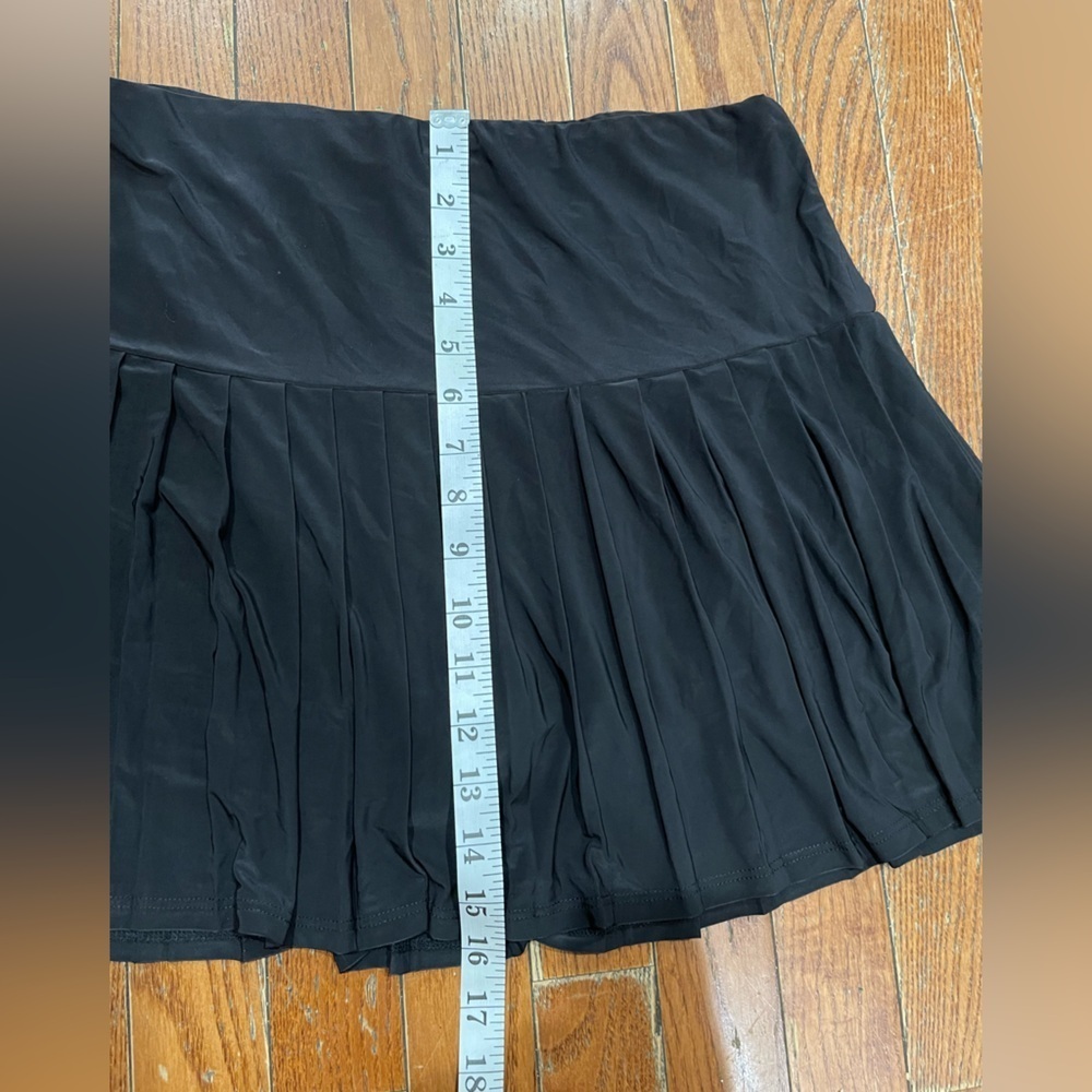 SWANK Elegant Black Pleated Mini Skirt - Picture 3 of 9
